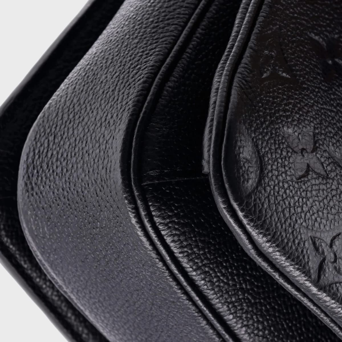 Louis Vuitton Pochette Métis