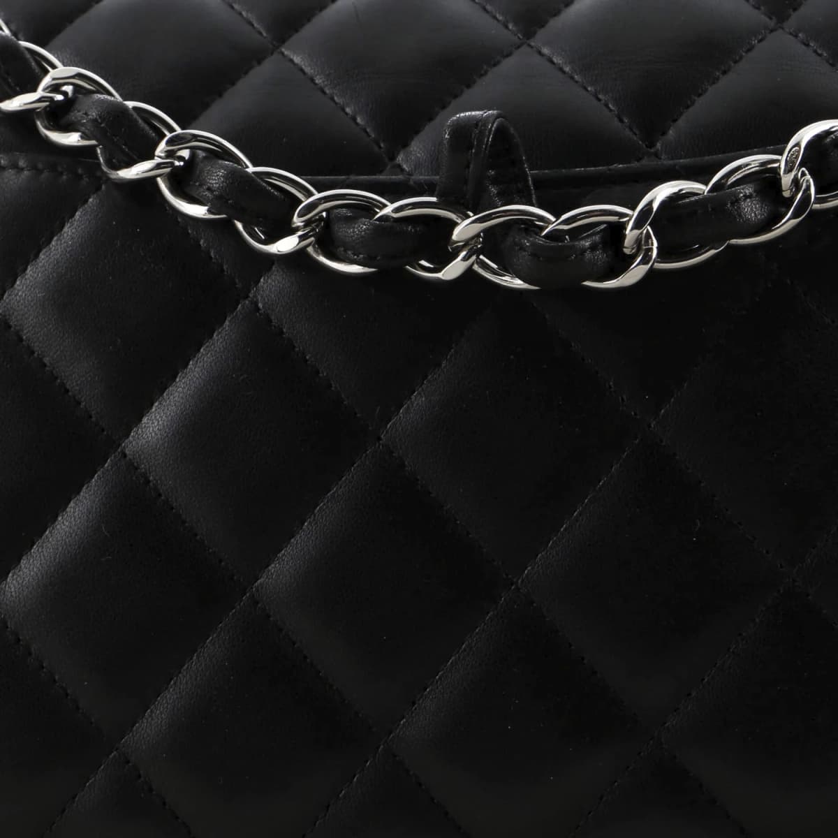 Chanel Classic 25