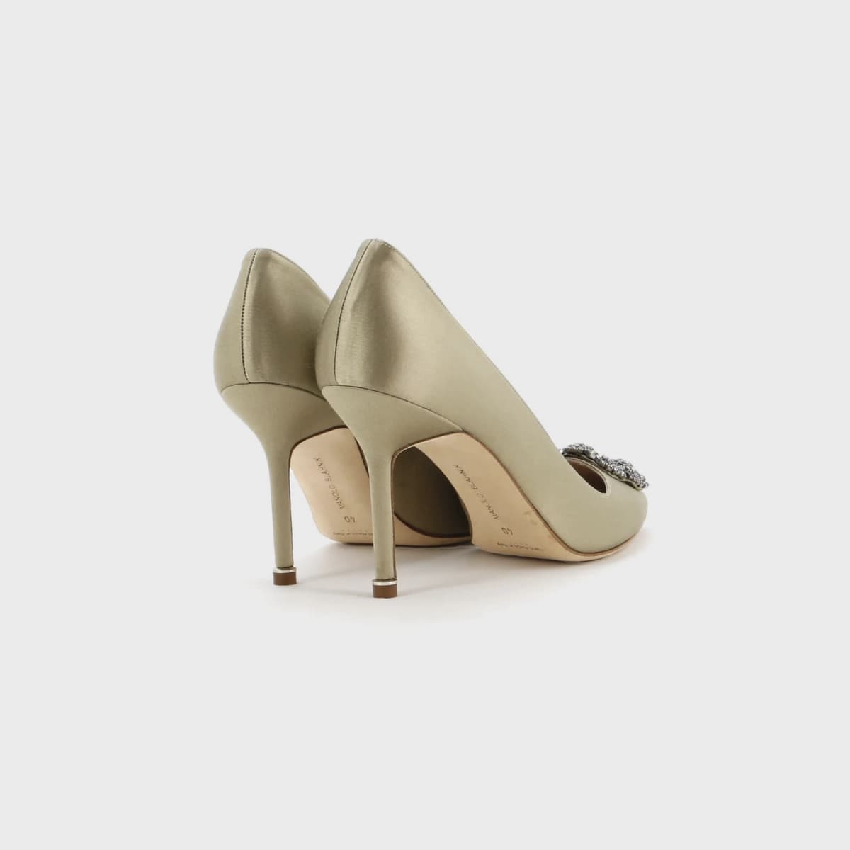 Manolo Blahnik Hangisi