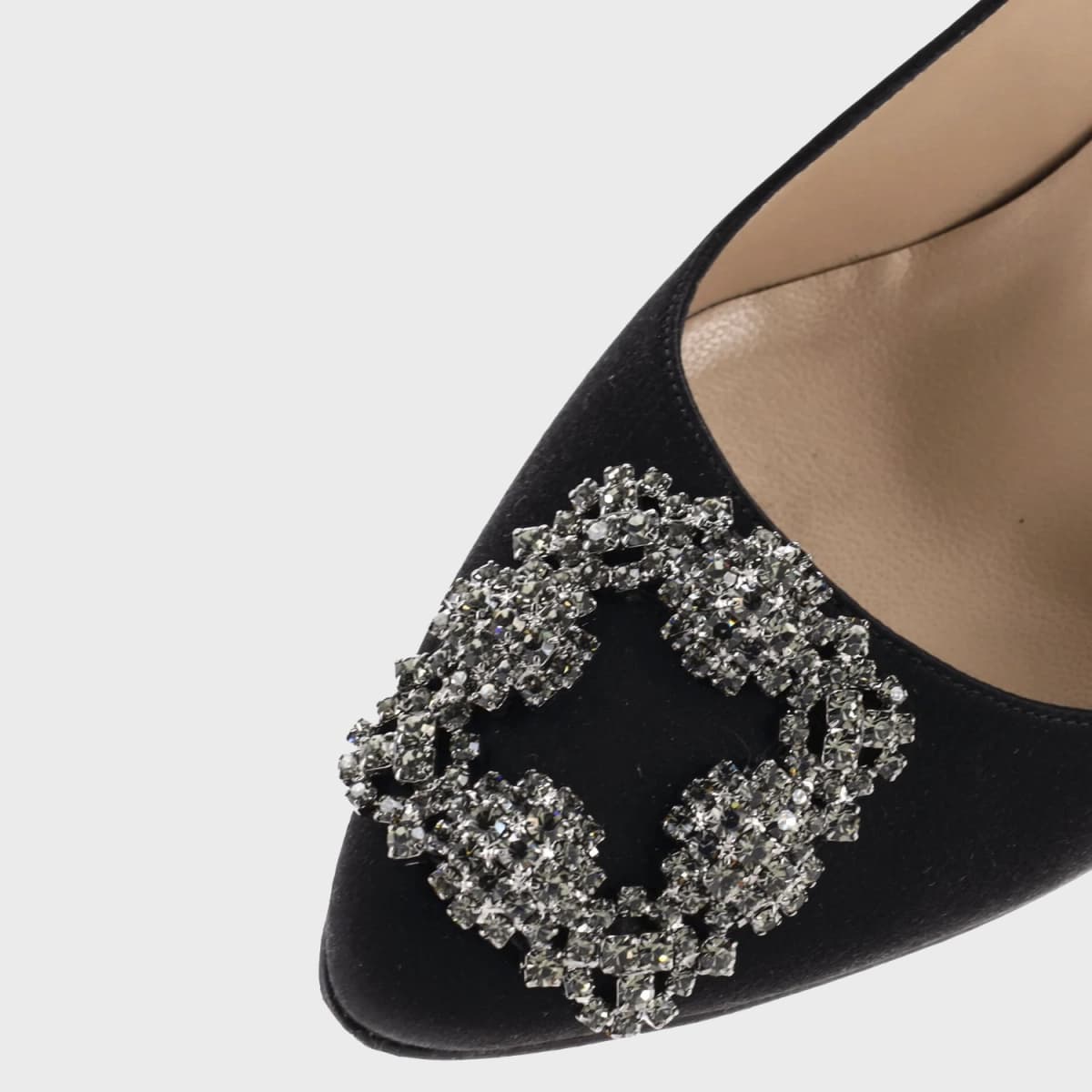 Manolo Blahnik Hangisi