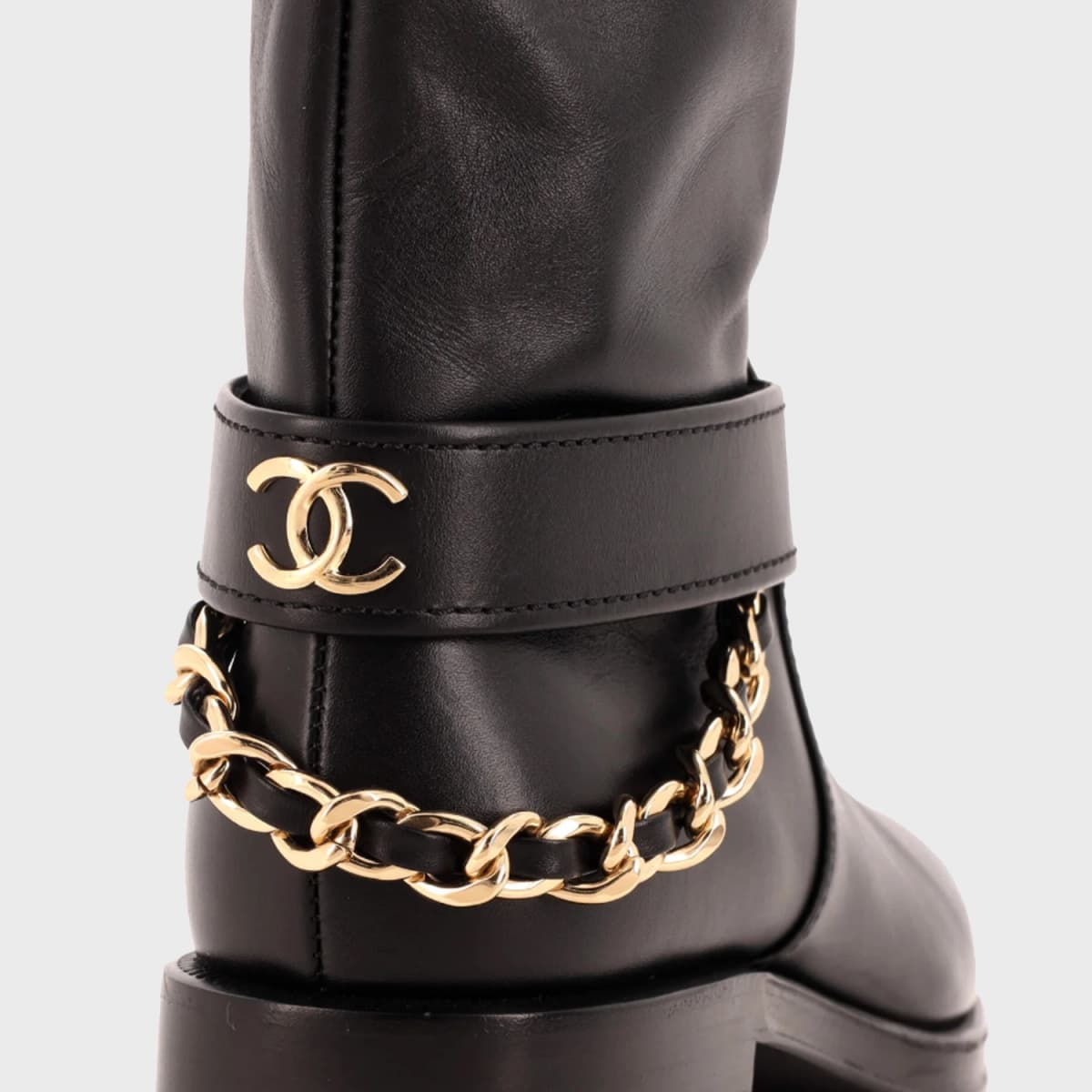 Chanel Chain Knee