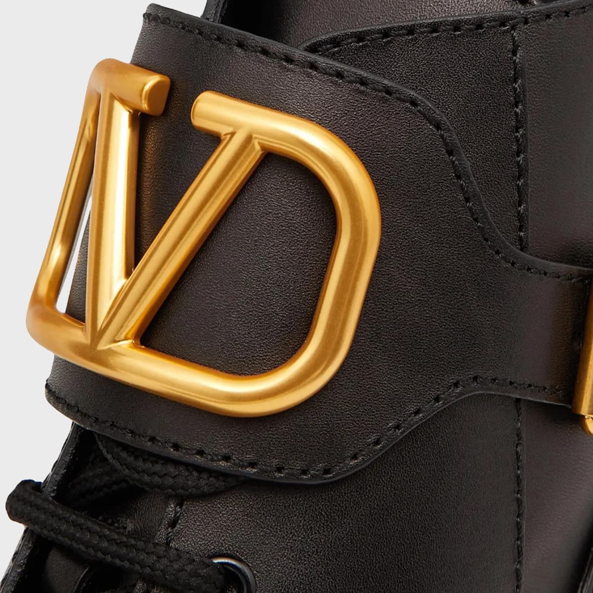 Valentino Garavani VLogo