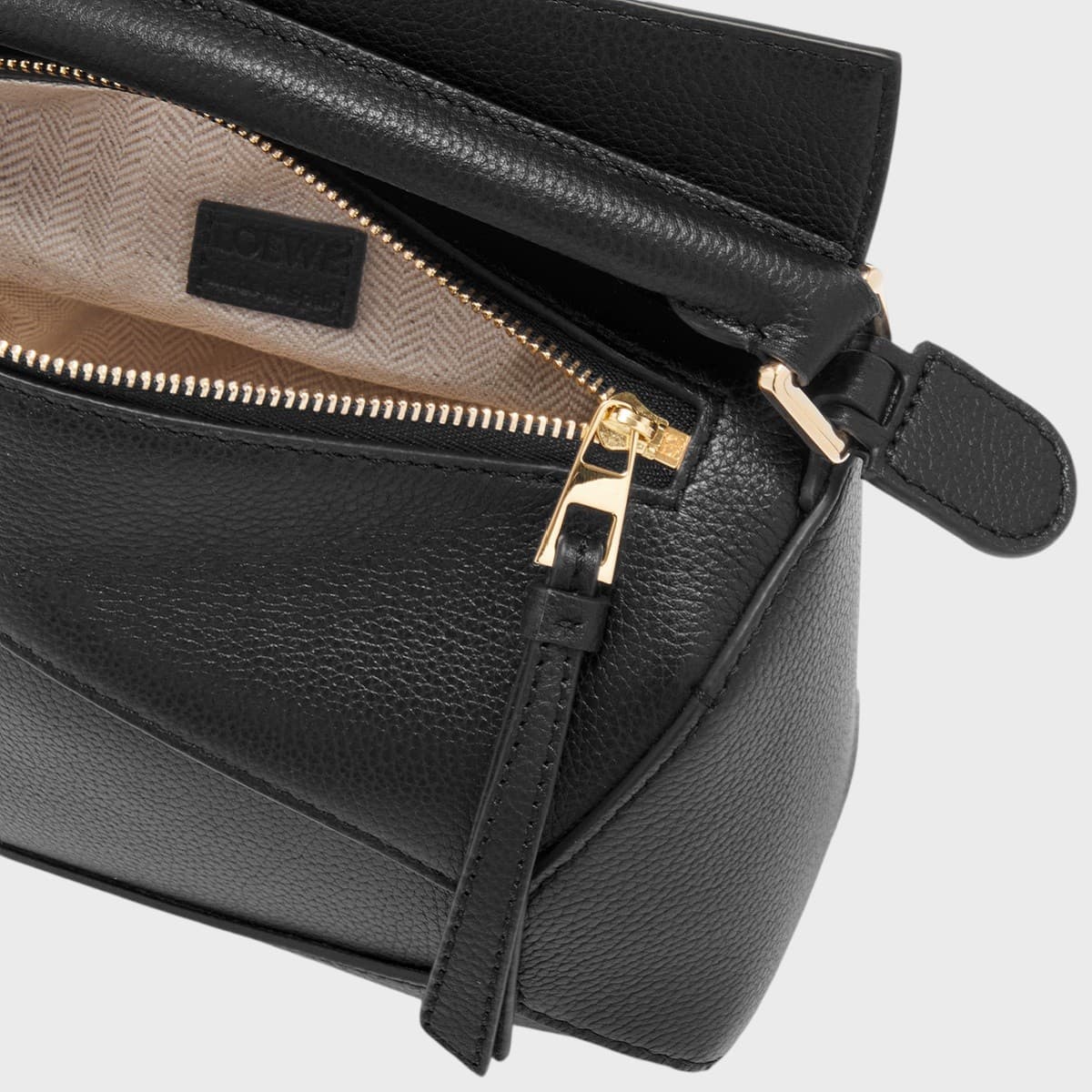 Loewe Puzzle Edge